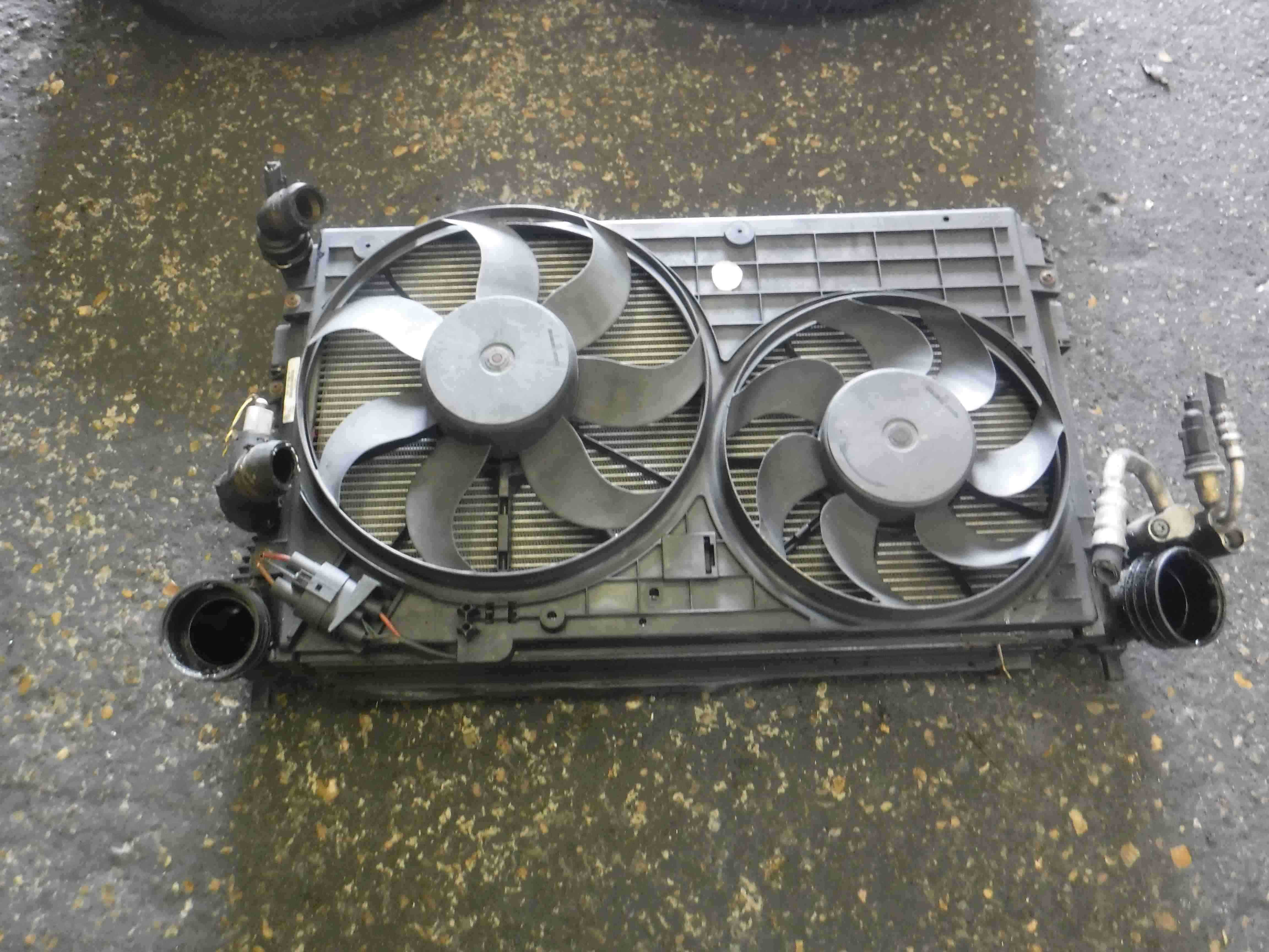 Volkswagen Golf MK5 2003 2009 2 0 TDi Radiator Rad Pack Cooling Fan