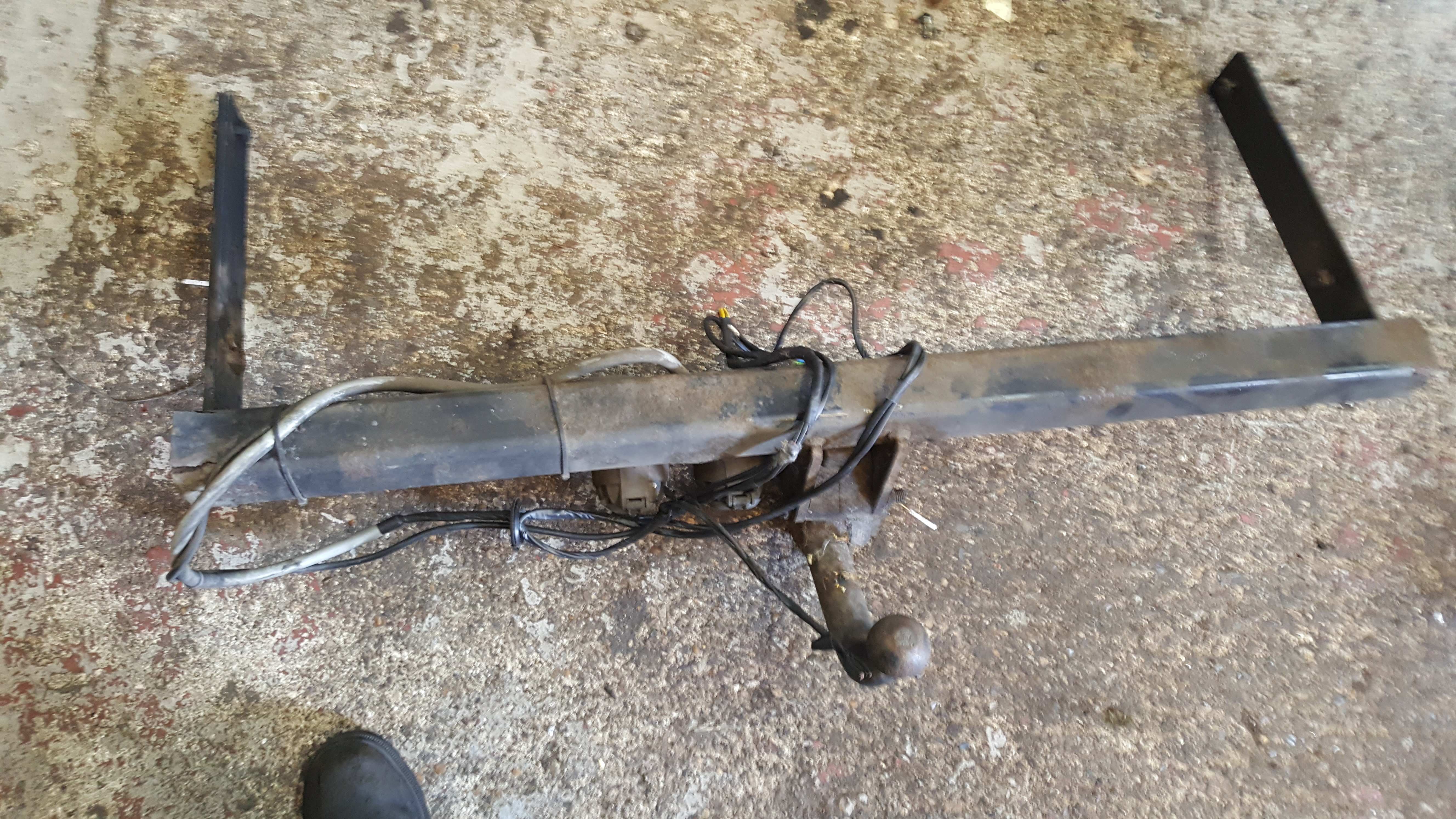 Volkswagen Passat Estate B6 2005-2010 Rear TOW Bar Complete - Store ...