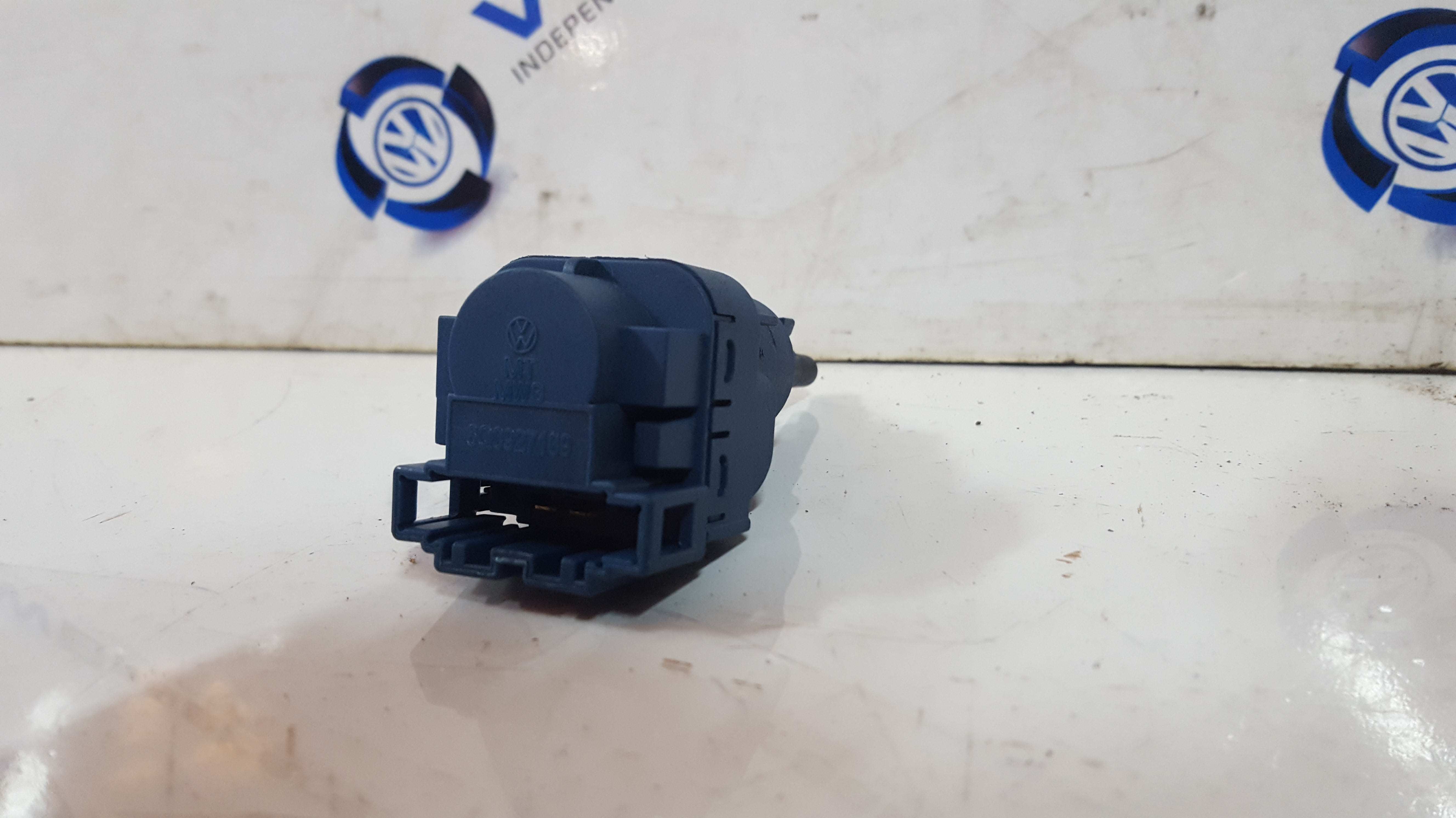 Vw Up 2011-2017 Polo 9N 9N3 Polo 6R 6C Fox UP Clutch Pedal Switch 6q0927189  - Store - Used Volkswagen Parts UK - Volkswagen Breakers